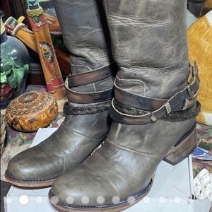 ‼️ ISO ‼️ ISO ‼️ Drove in Stone ONLY size 8‼️